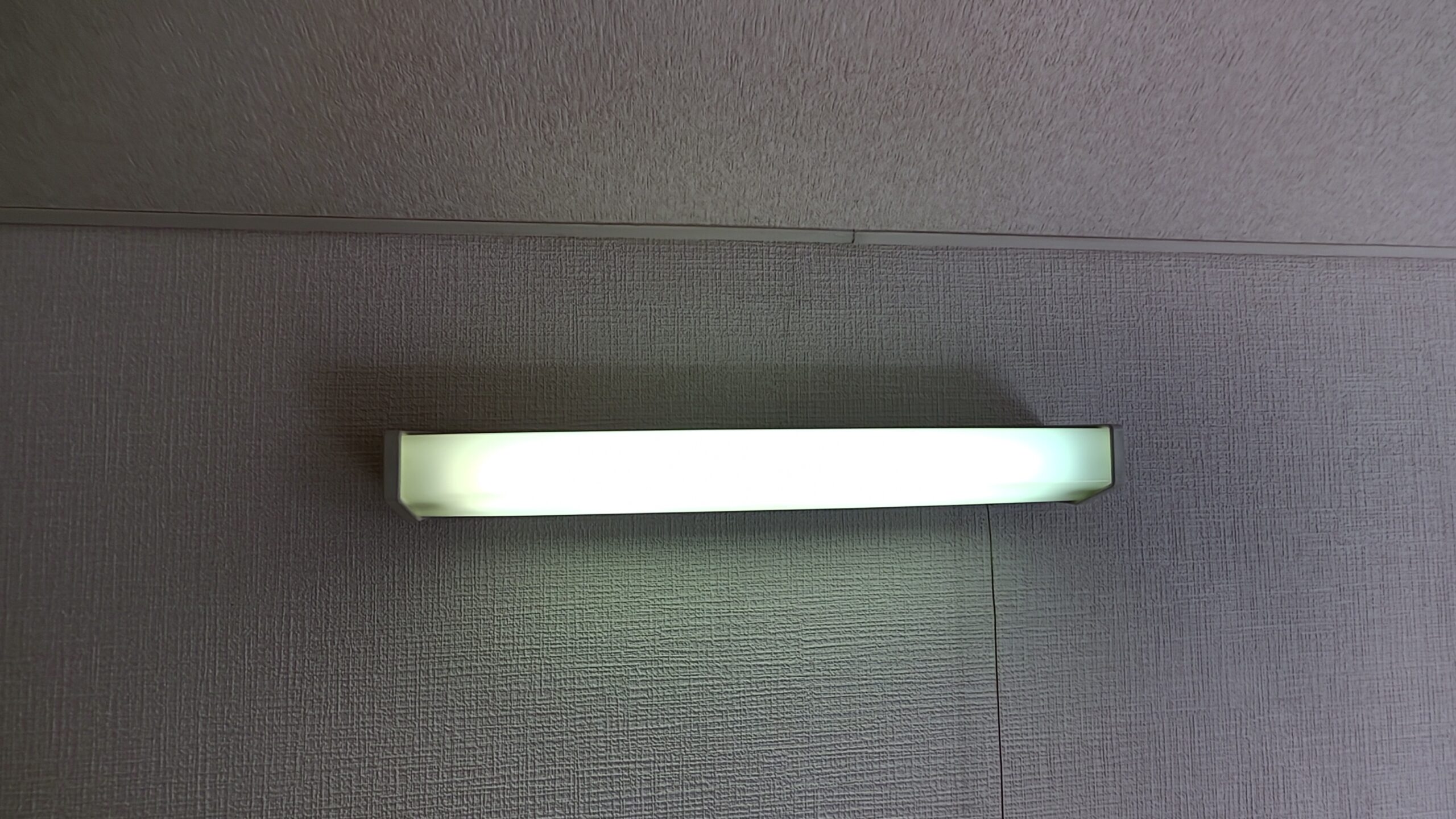 施工前：ロフト内照明交換(LED)
